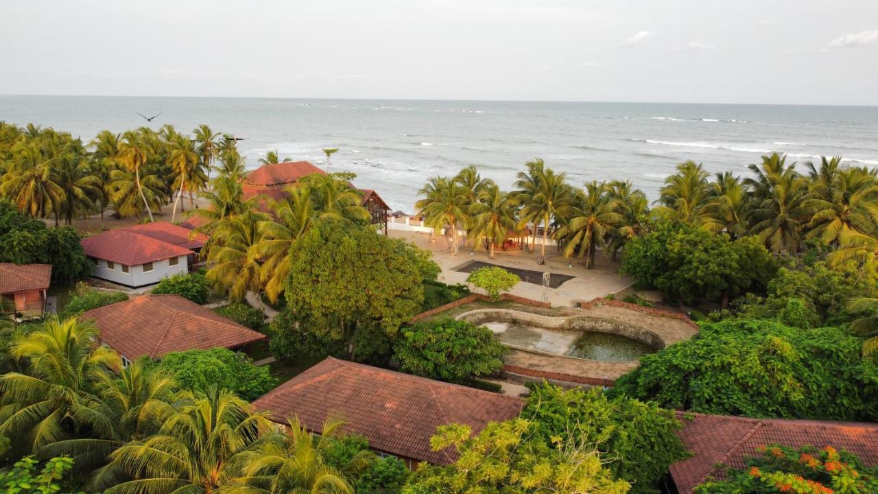 Charlestina Beach Resort Ampeni Kültér fotó