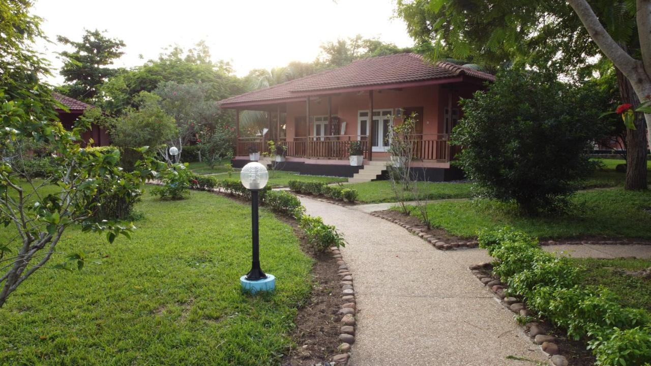 Charlestina Beach Resort Ampeni Kültér fotó