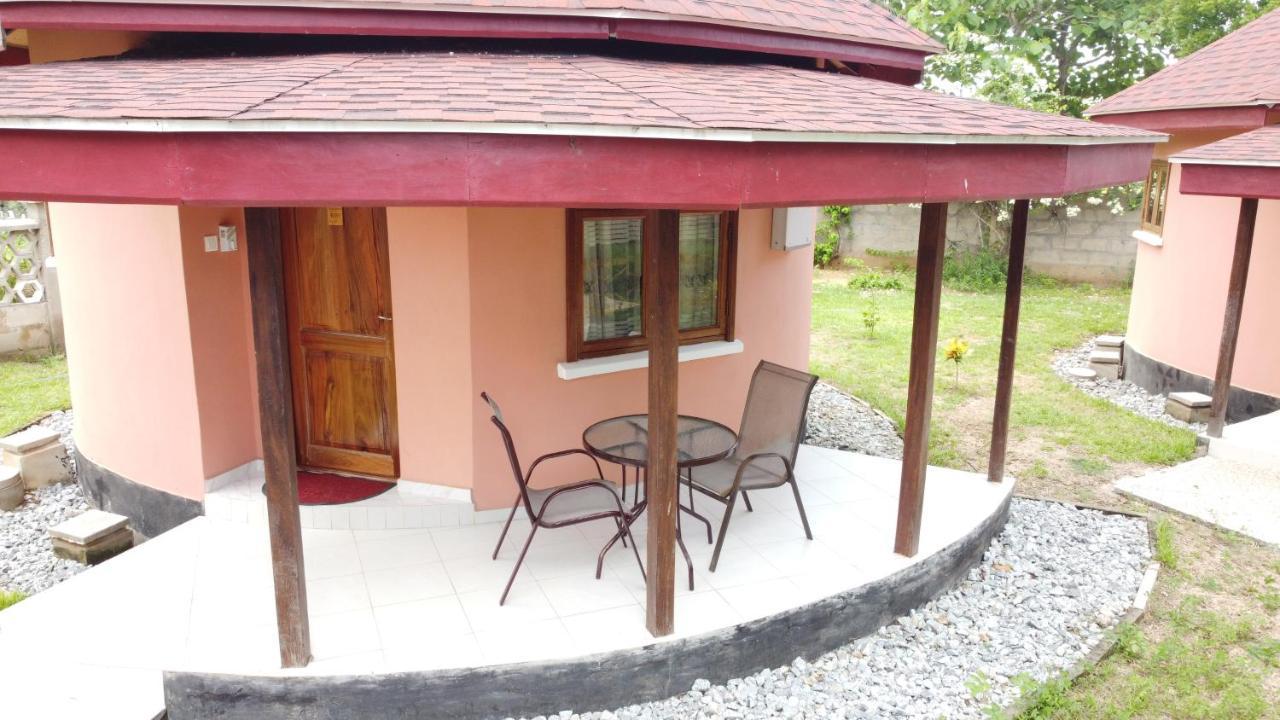 Charlestina Beach Resort Ampeni Kültér fotó