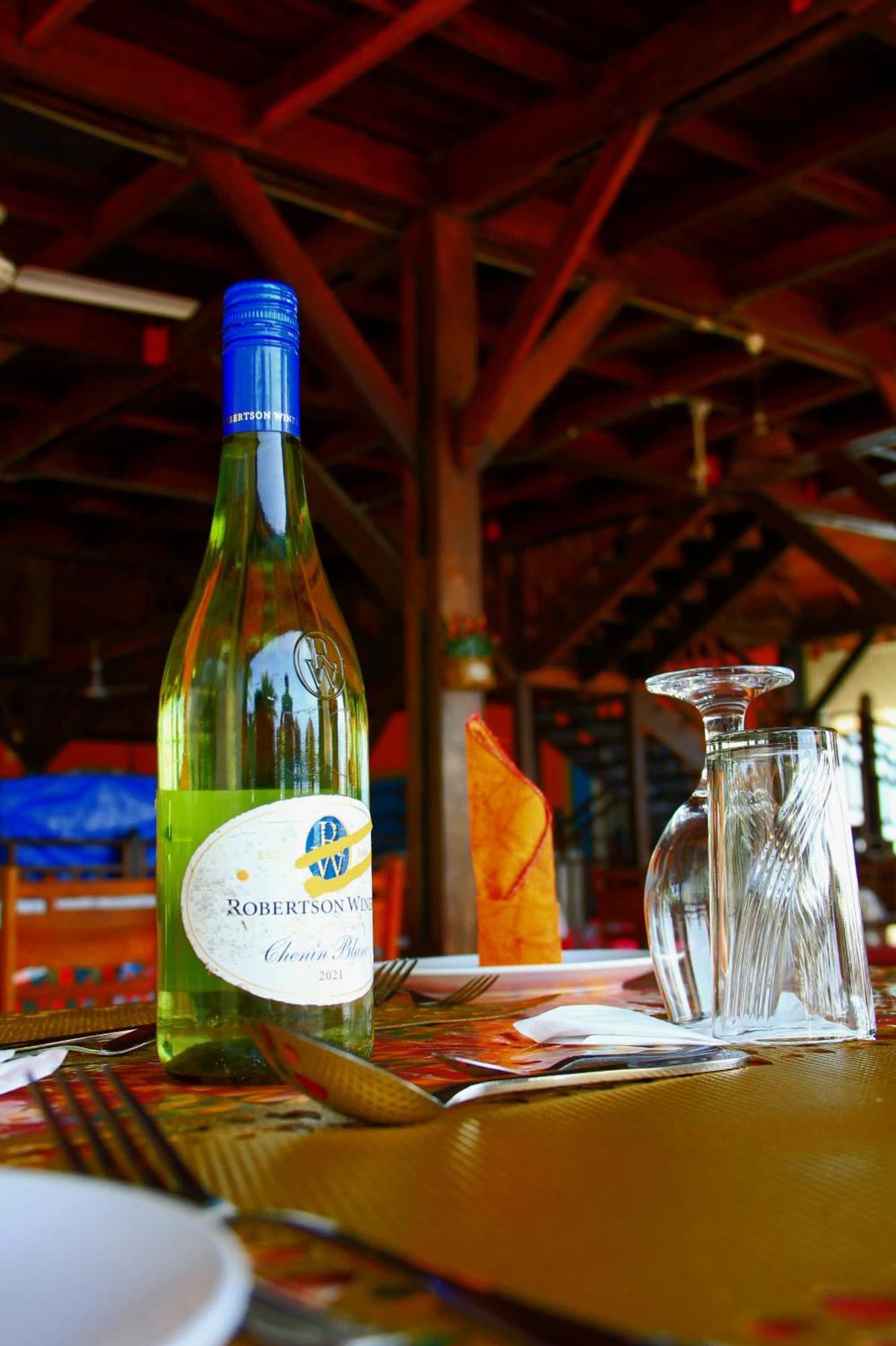 Charlestina Beach Resort Ampeni Kültér fotó