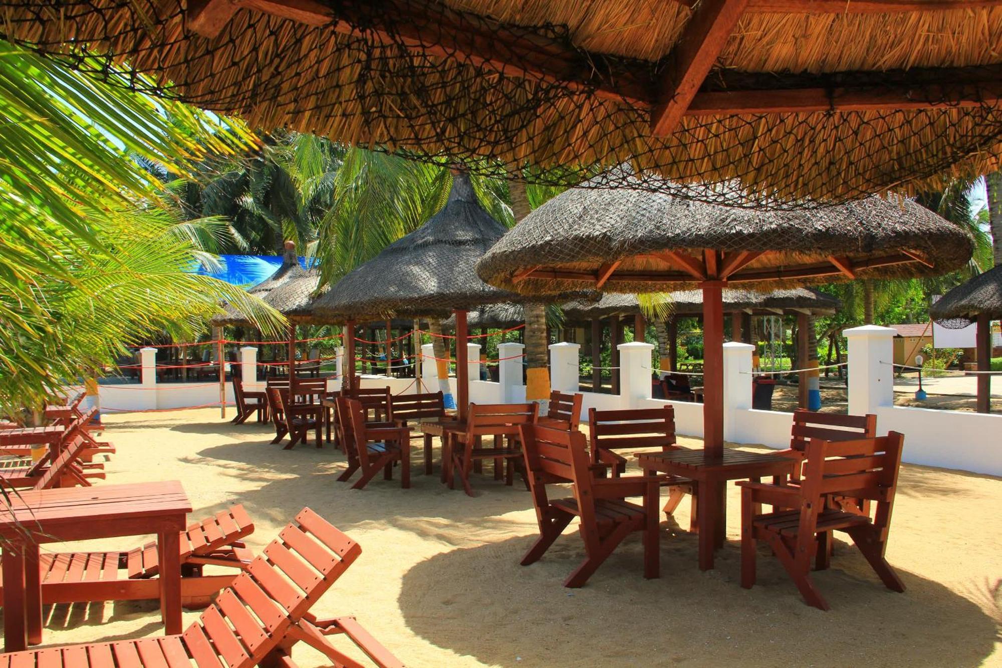 Charlestina Beach Resort Ampeni Kültér fotó