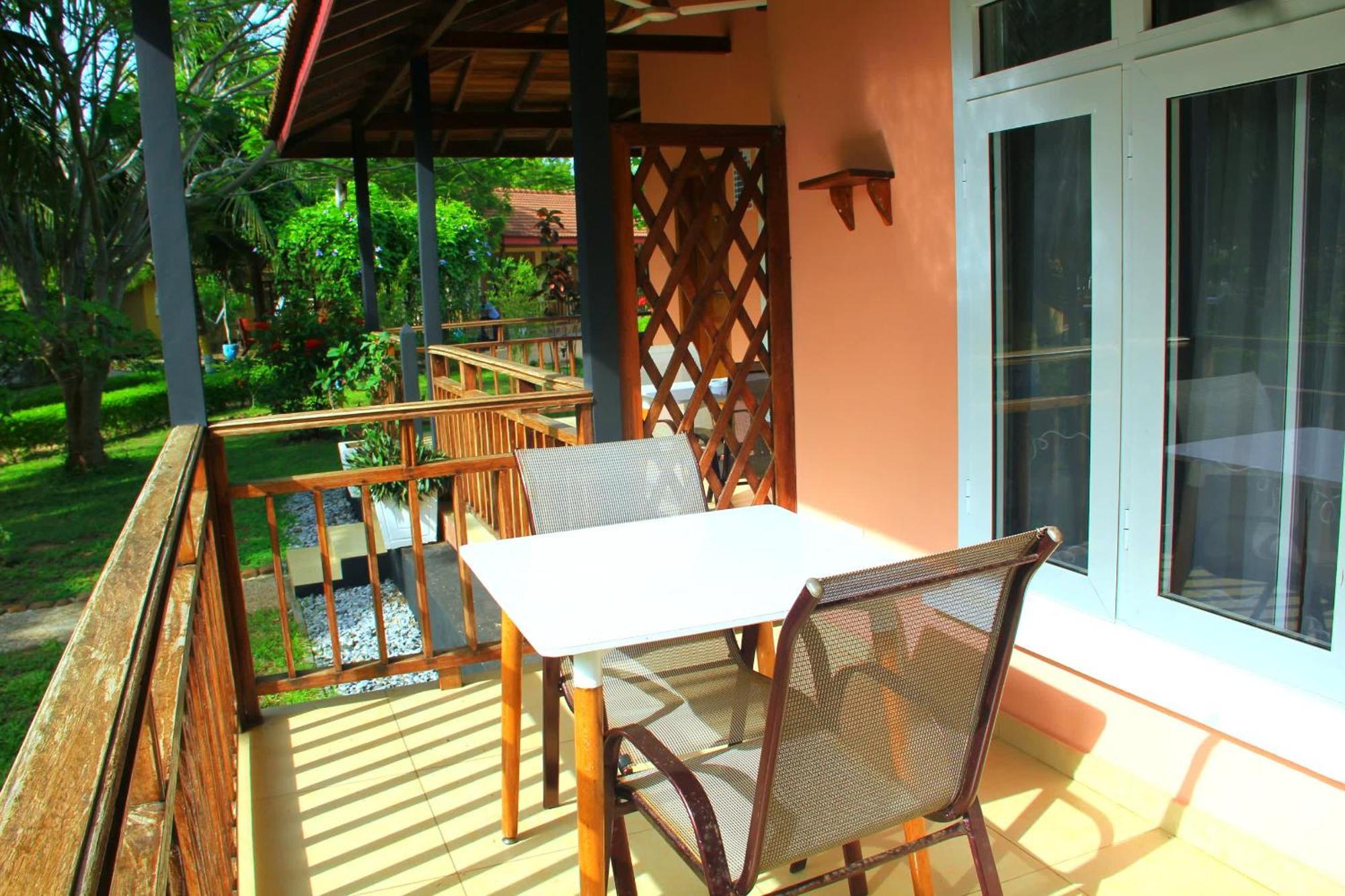 Charlestina Beach Resort Ampeni Kültér fotó