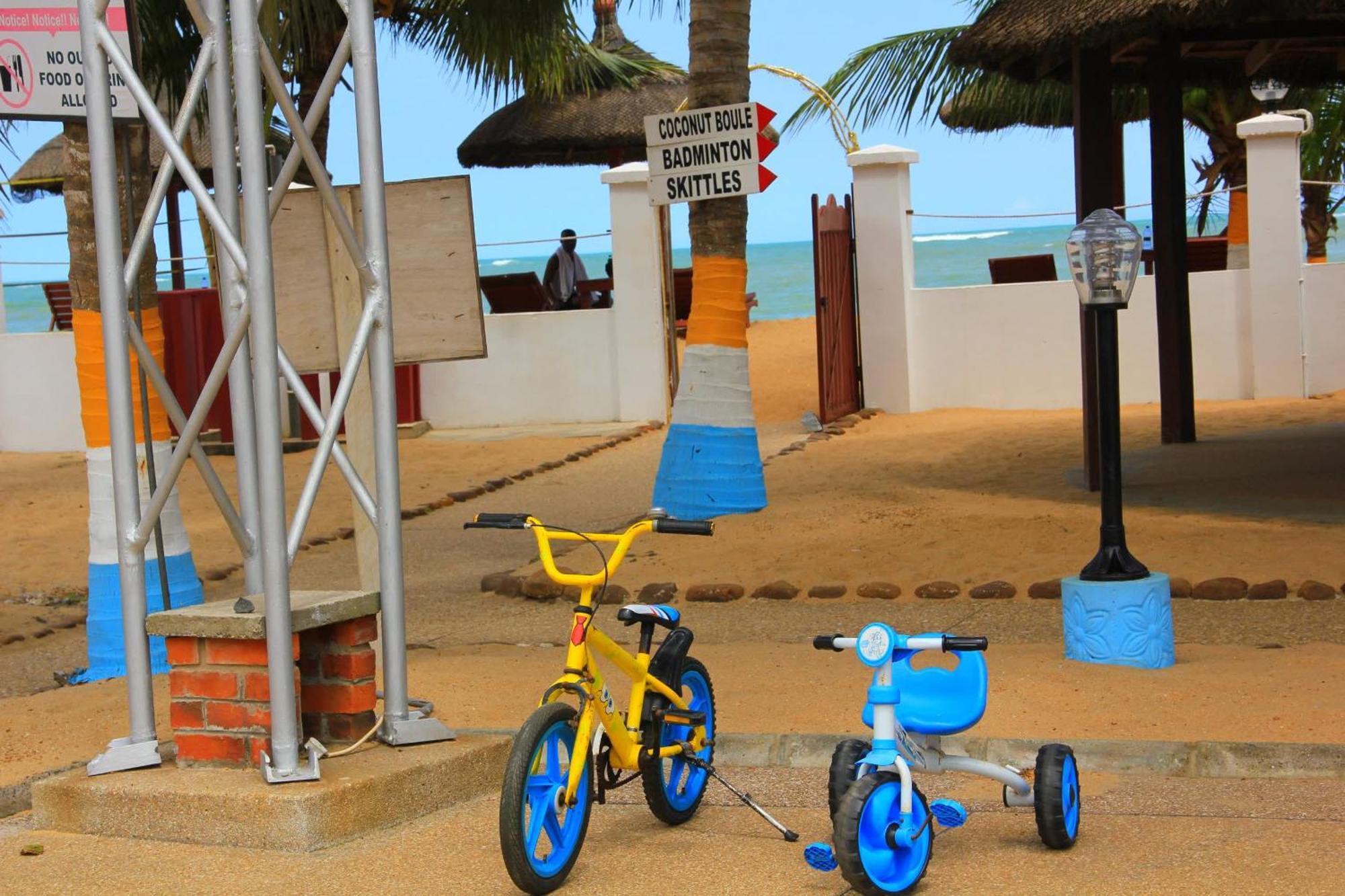 Charlestina Beach Resort Ampeni Kültér fotó